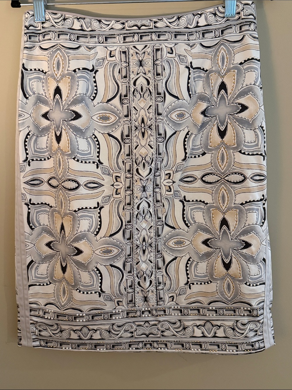 WHBM Patterned Floral Pencil Skirt in Cream, Gray & Black with beading size 8